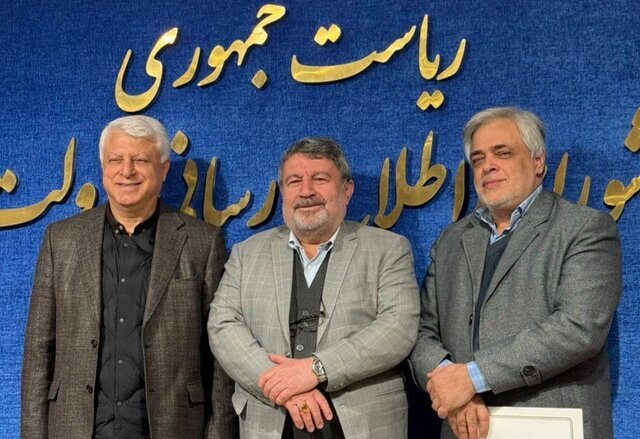 تقدیر از ۲ عضو سابق شورای اطلاعرسانی دولت