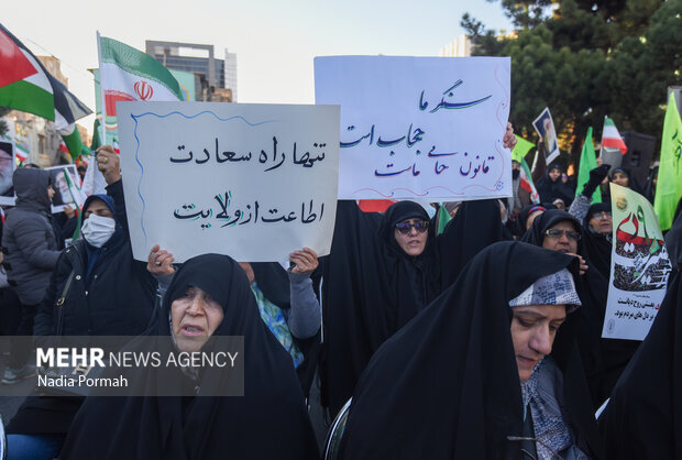 مراسم نهم دی در میدان امام حسین تهران آغاز شد