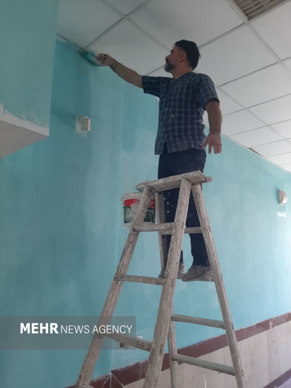 سفر روزانه ۳۰۰ کیلومتریِ یک معلم!