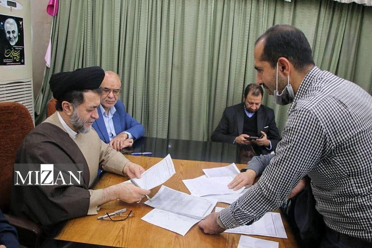 رئیس کل دادگستری فارس به مشکلات ۶۳ نفر از خانواده شهدا و ایثارگران در ملاقات مردمی رسیدگی کرد