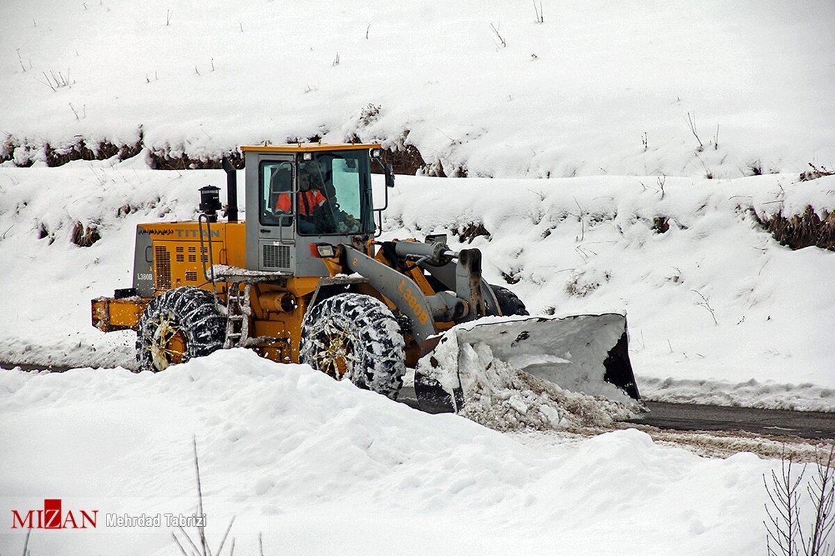 بارش برف در ۱۷ استان کشور / با تلاش راهداران تردد در اغلب محورهای شریانی برقرار است