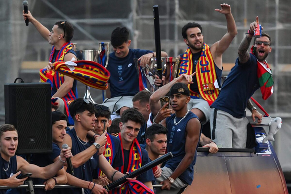 سال ۲۰۲۵ برای بارسلونا از آب‌پرتقال تا اشک‌های نیوکمپ