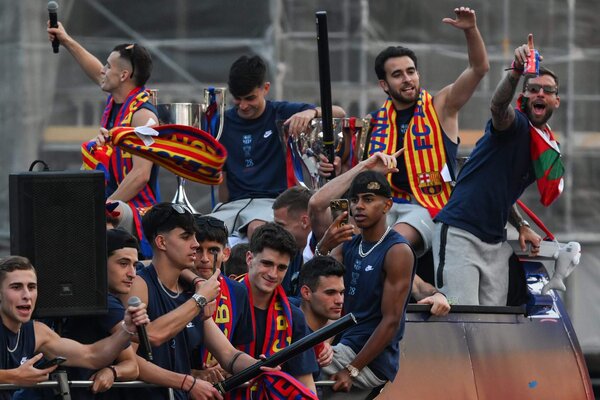 سال ۲۰۲۵ برای بارسلونا از آب‌پرتقال تا اشک‌های نیوکمپ