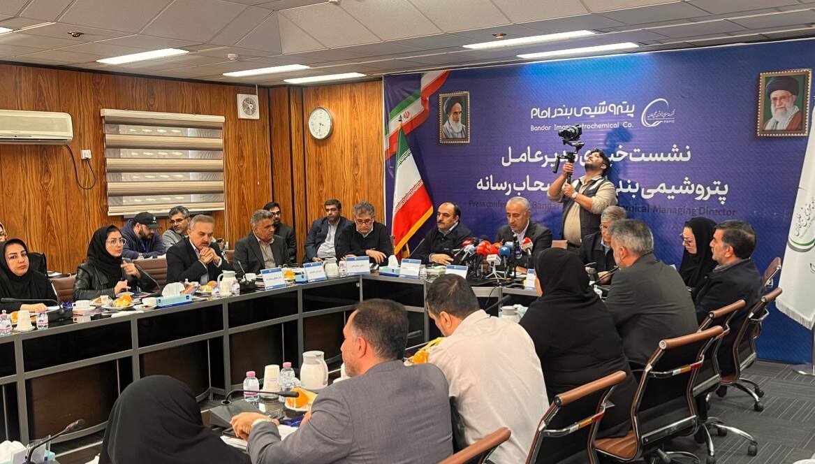 برنامه ریزی برای تولید ۱۰۰ هزار بشکه در روز / صادرات ۷۰۰ میلیارد دلاری ارزآوری پتروشیمی