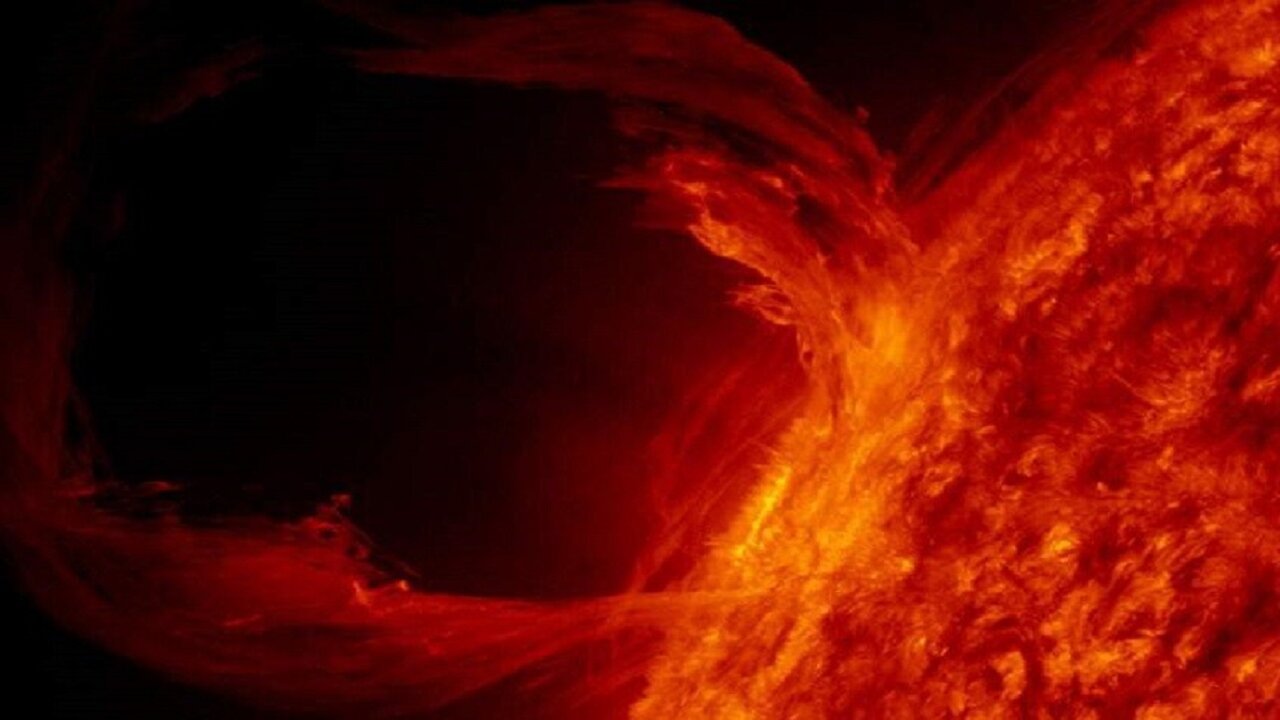 رسیدن یک ابر پلاسمای خورشیدی به زمین در شب سال نوی میلادی