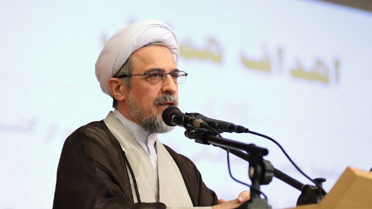 رابطه علامه مصباح با رهبر انقلاب بر کسی پوشیده نیست