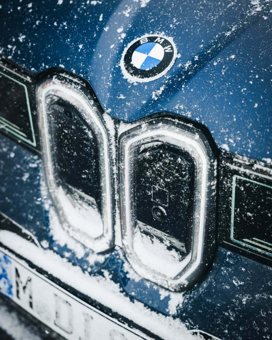ب ام‌ و iX3 جدید، با کمی جادوی برفی