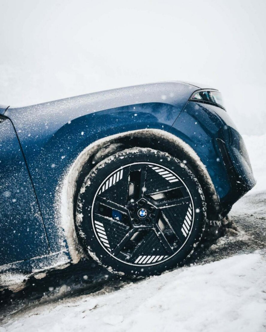 ب ام‌ و iX3 جدید، با کمی جادوی برفی