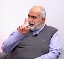 آشنا به همتی طعنه زد