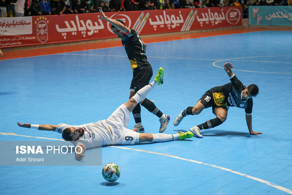 لیگ برتر فوتسال؛ گیتی پسند و گهر زمین سیرجان