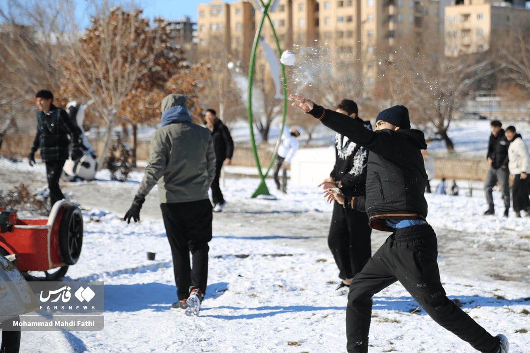 شادی مردم ارومیه در زمستان برفی