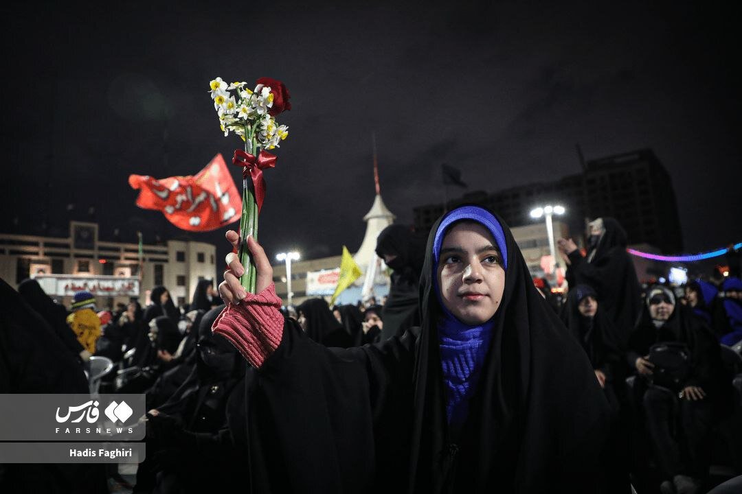عکس/ گلباران حرم رضوی در شب میلاد امام جواد(ع)
