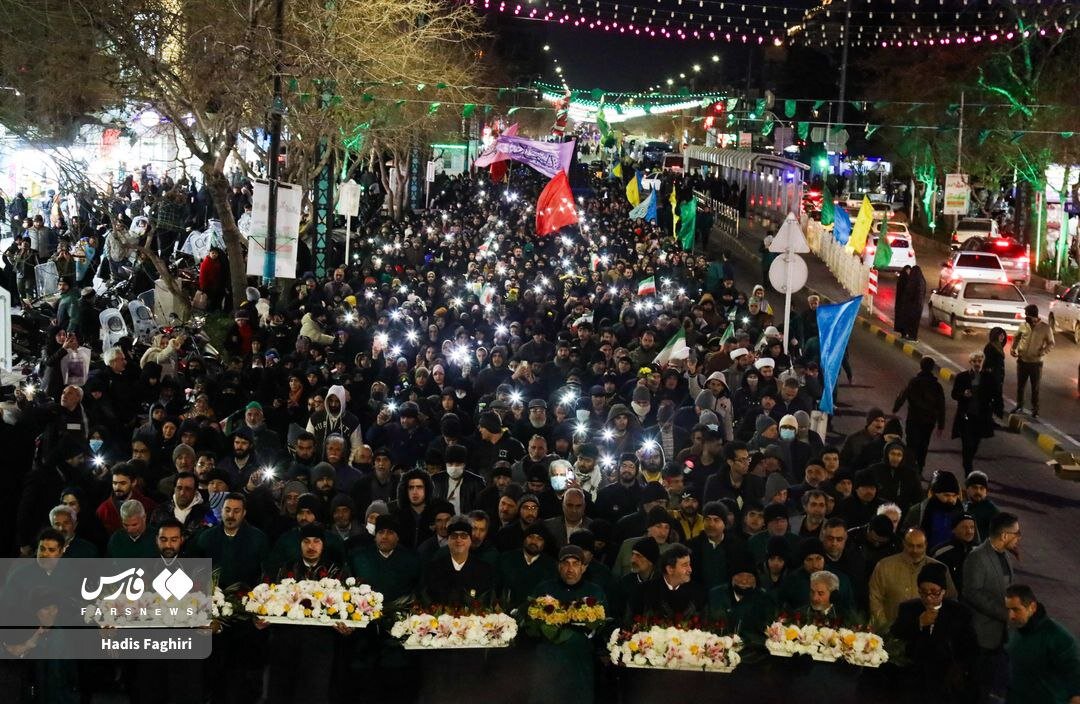 عکس/ گلباران حرم رضوی در شب میلاد امام جواد(ع)