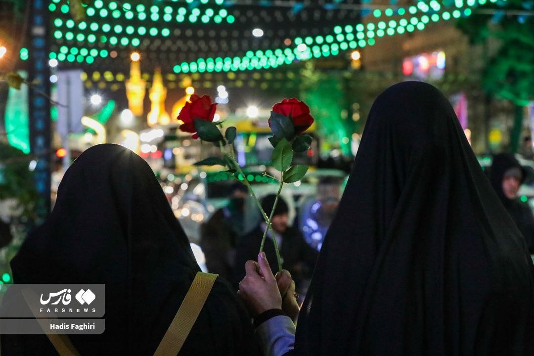 عکس/ گلباران حرم رضوی در شب میلاد امام جواد(ع)