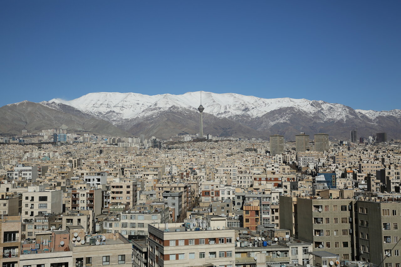 تصاویری از حال‌وهوای متفاوت پایتخت با آسمان آبی