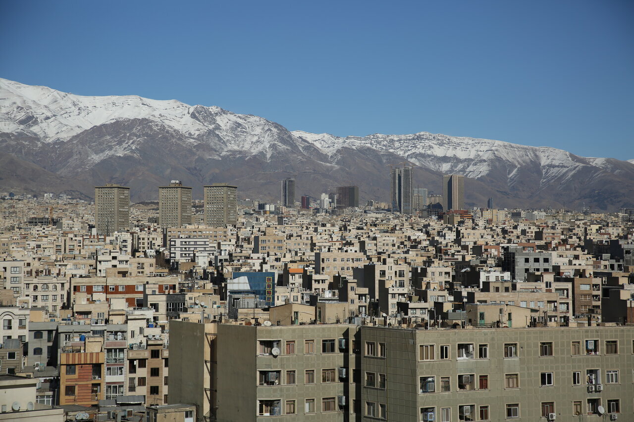 تصاویری از حال‌وهوای متفاوت پایتخت با آسمان آبی