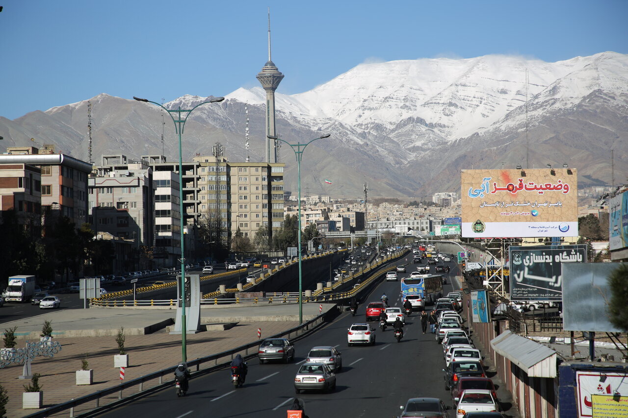 تصاویری از حال‌وهوای متفاوت پایتخت با آسمان آبی