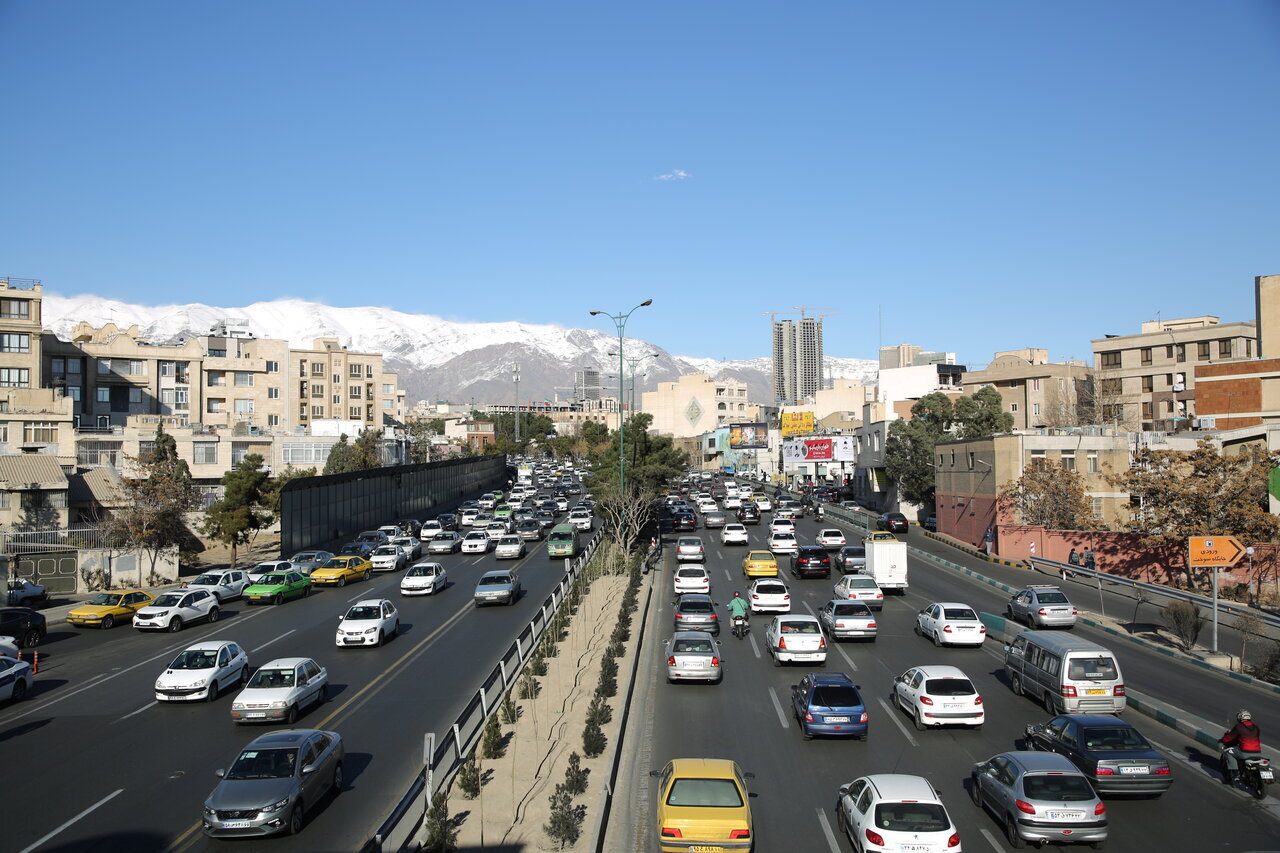 تصاویری از حال‌وهوای متفاوت پایتخت با آسمان آبی