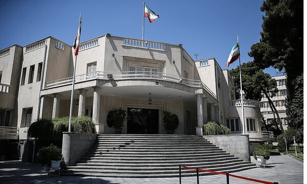 عارف استعفا داده بود اما ... |  دلیل استعفای رئیس بنیاد شهید