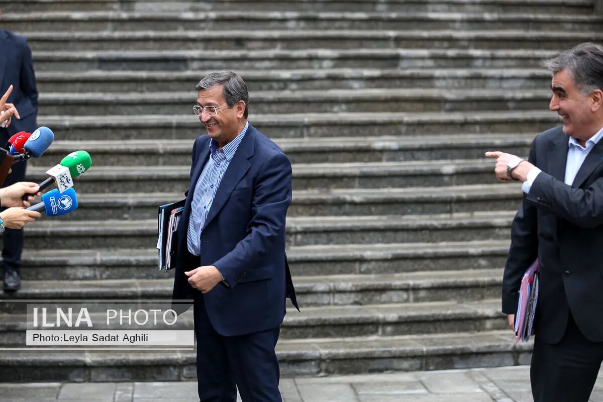 شرایط را برای خدمت فراهم دیدم/ به مردم قول می‌دهم ثبات اقتصادی را فراهم کنیم/ رانت ارز چند نرخی را جمع می‌کنیم