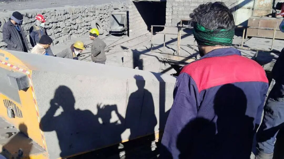 محبوس شدن ۲۴ کارگر در ریزش معدن بافق؛ ۱۸ نفر نجات یافتند