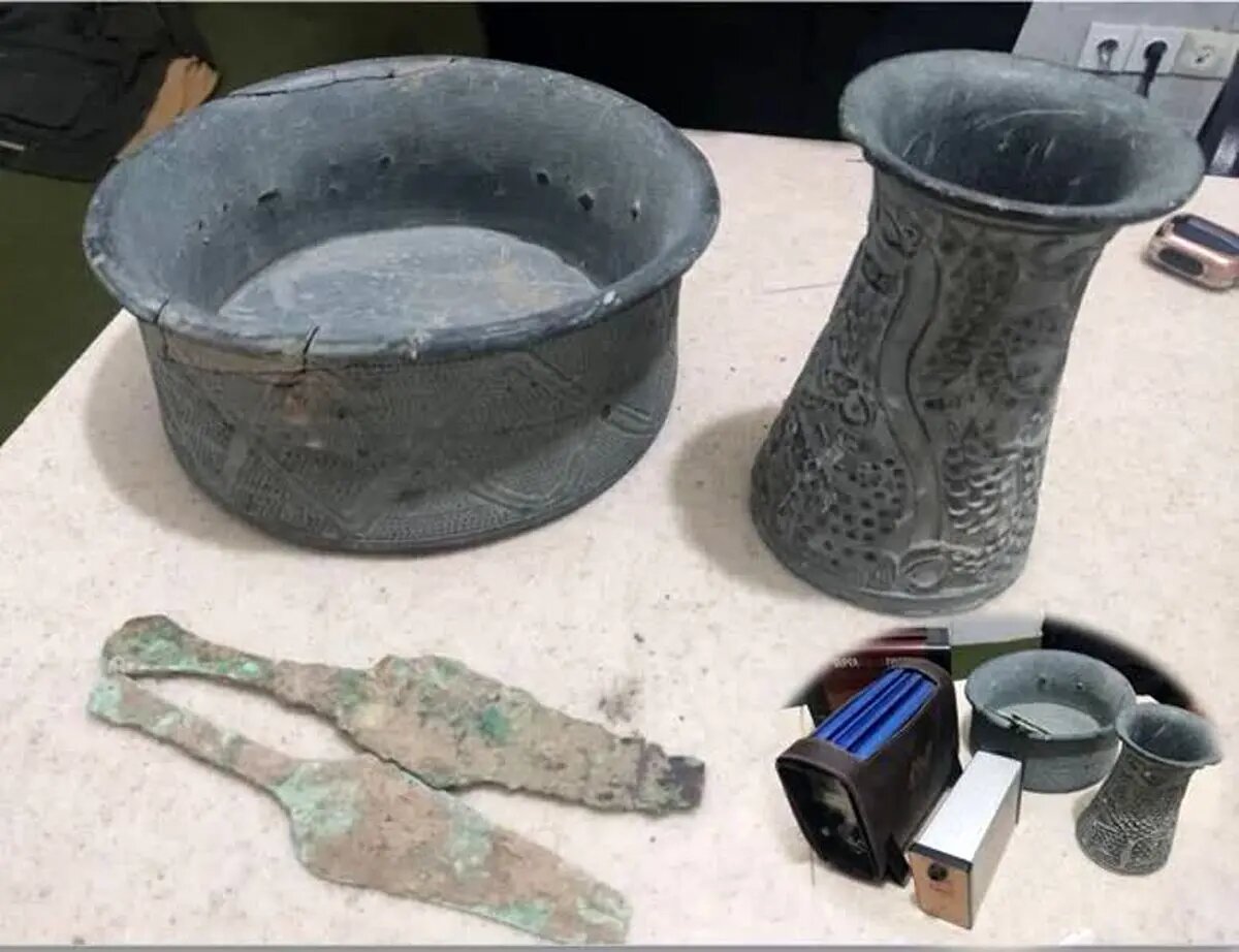 کشف ۴ شیء باستانی در جیرفت