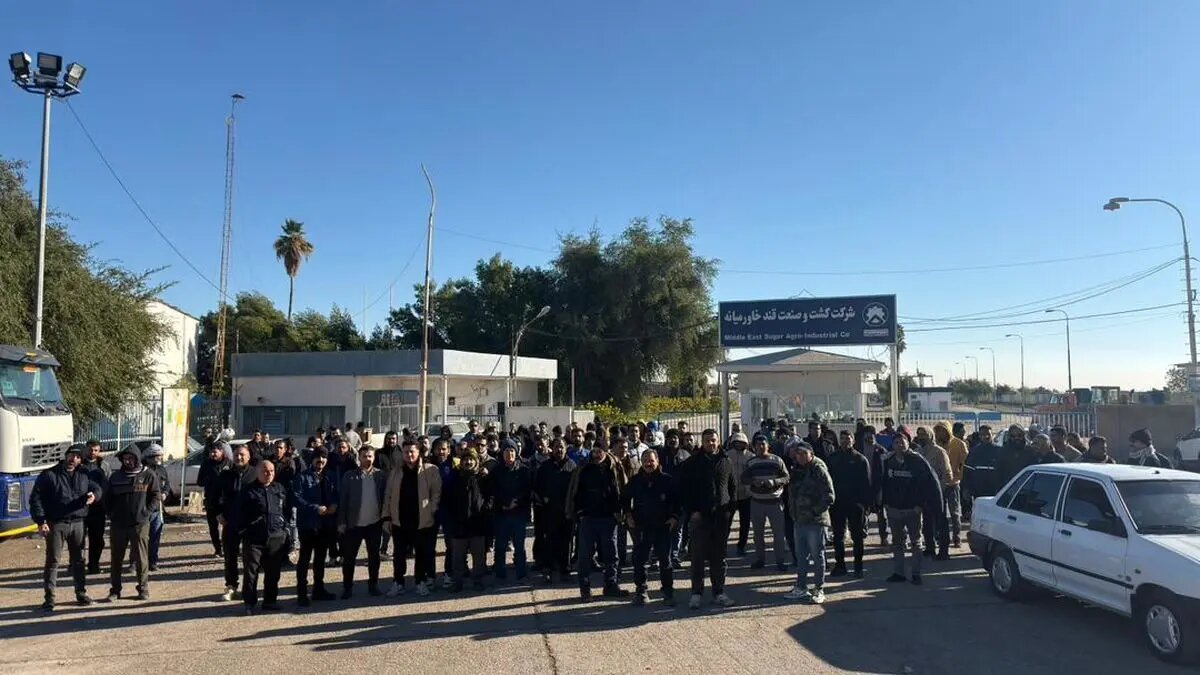 دهمین روز تجمع کارگران شرکت قند خاورمیانه شوش برگزار شد