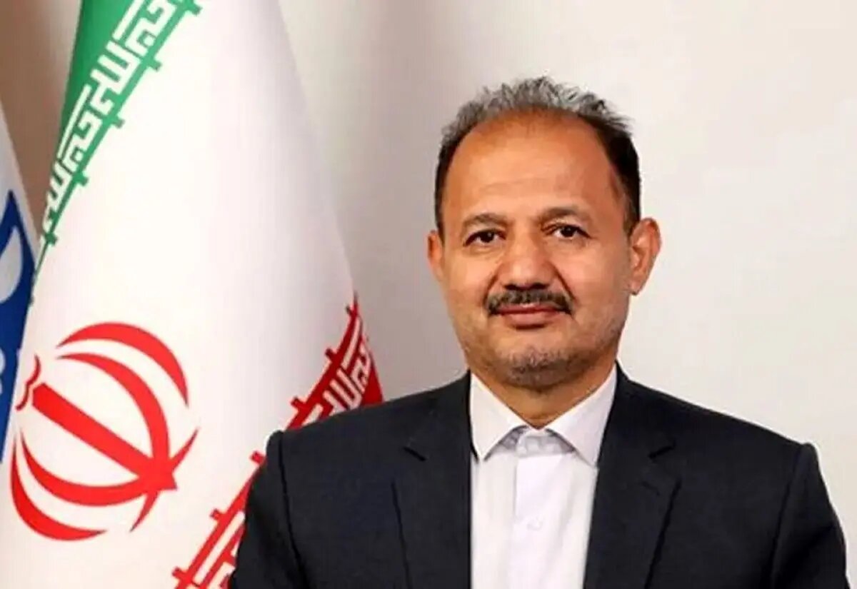 صف مردم فسا از کسانی که معلوم نیست از جاهای دیگر سازماندهی و هدایت شده‌ باشند، جداست