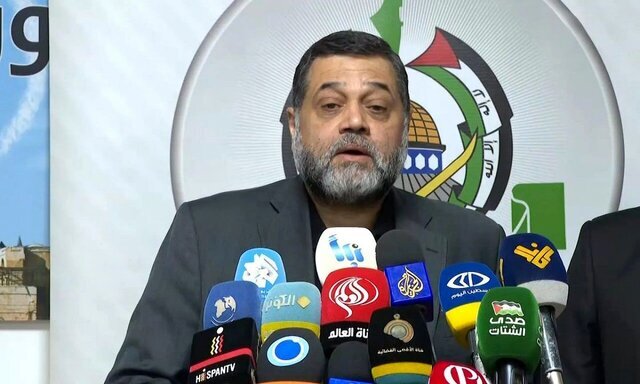 اسامه حمدان: صحبت از تحویل سلاح مقاومت بیهوده است