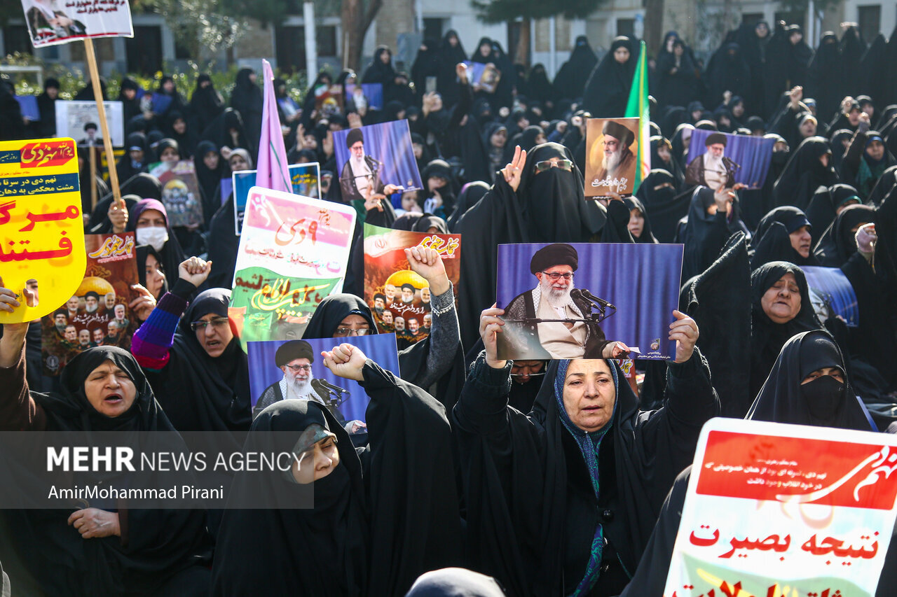 ۹ دی؛ روز اتمام حجت ملت با فتنه‌گران و تجدید بیعت با رهبری