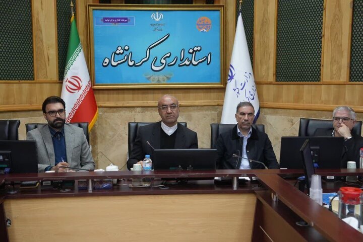 بانکها و بنگاهها به خط مقدم نهضت مدرسهسازی کرمانشاه آمدند