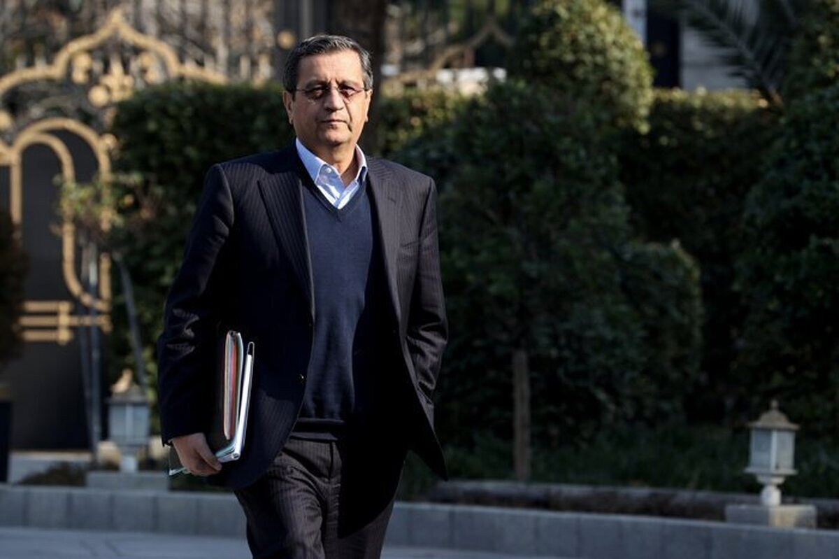 همتی: بانک مرکزی عواقب ناشی از کسری بودجه را کنترل خواهد کرد + فیلم