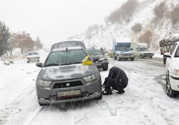 تردد در گردنههای چری و شاه منصوری فقط با زنجیرچرخ امکانپذیر است
