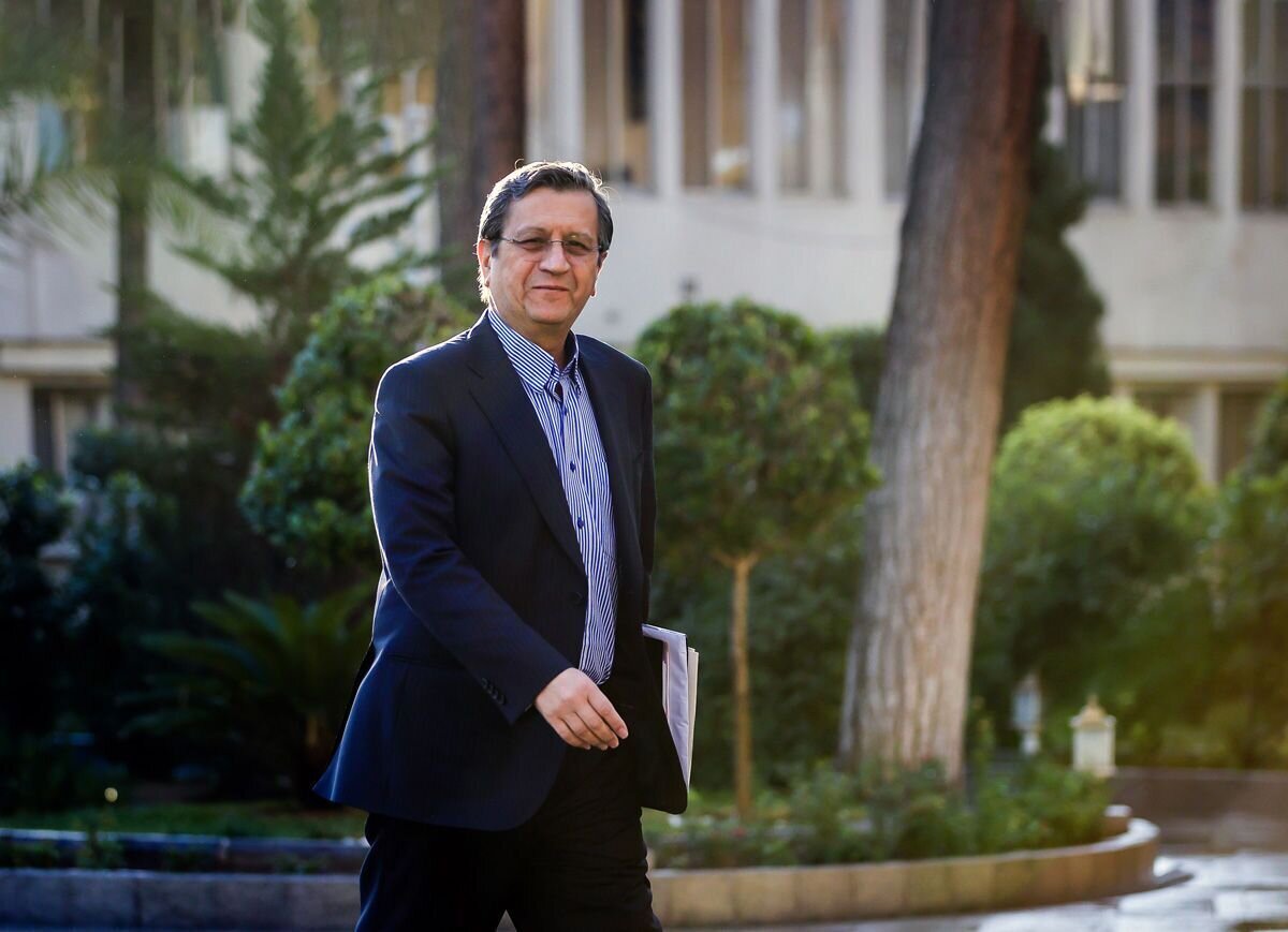 همتی: ان شالله به تدریج ارز را تک نرخی خواهیم کرد/ علی رغم اینکه ارز ترجیحی را نگه داشتیم قیمتها بالا رفته است + فیلم