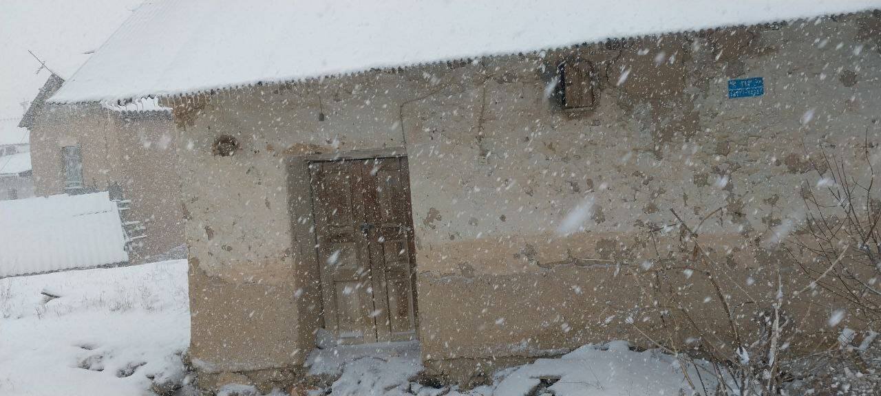 روستای آرا در چهاردانگه ساری با بارش برف رنگ و بوی زمستانی گرفت + عکس و فیلم