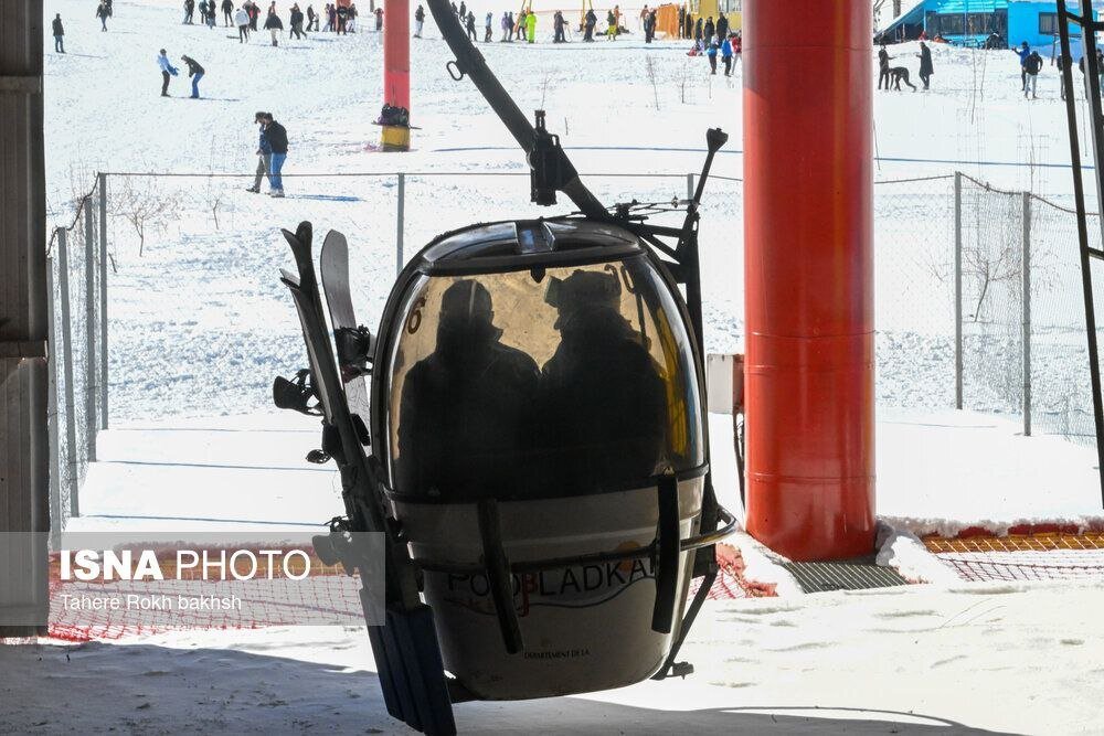 تفریحات زمستانی شیرازی‌ها در دامنه رشته کوه زاگرس