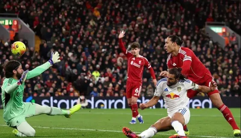 فرار لیورپول از فاجعه به لطف پرچم کمک‌داور