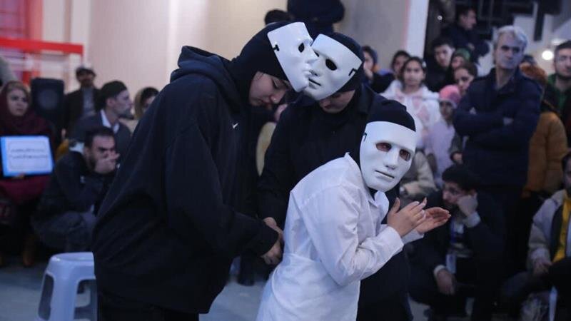 صحنه‌هایی از اراده و هنر در روز سوم جشنواره تئاتر زاگرس در سنندج