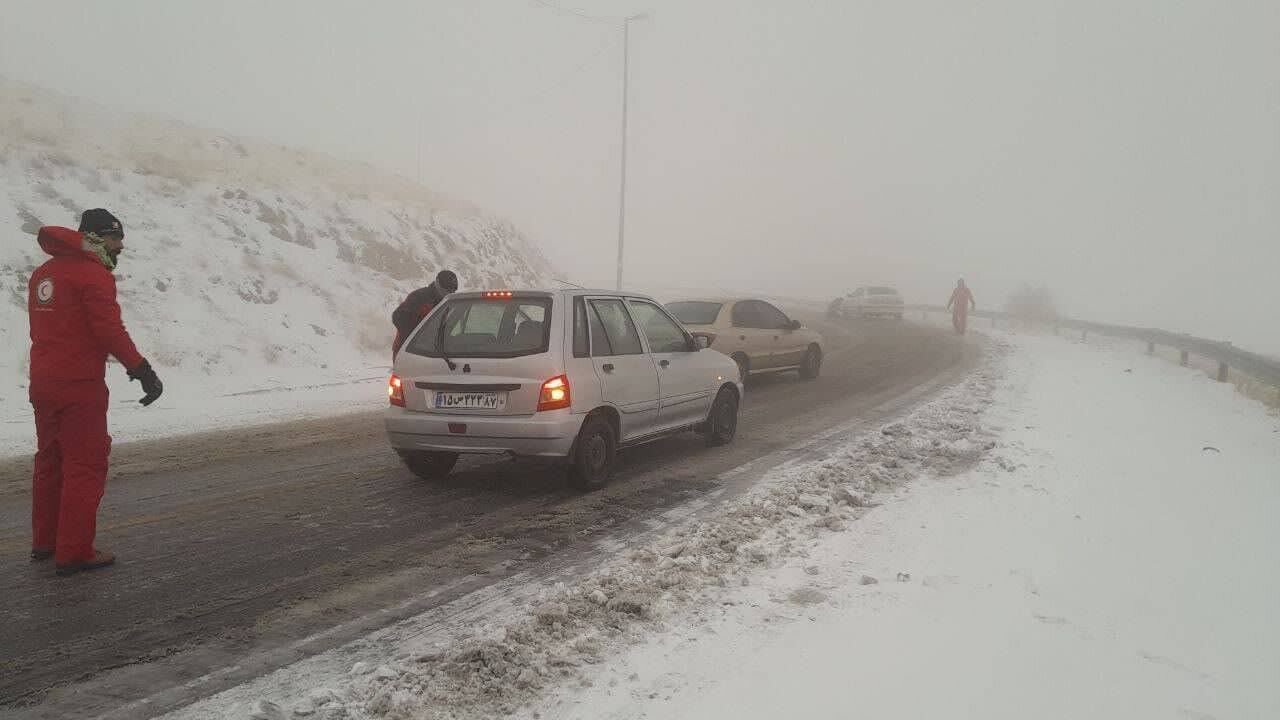 رانندگان از تردد در محورهای کوهستانی آذربایجان غربی اجتناب کنند