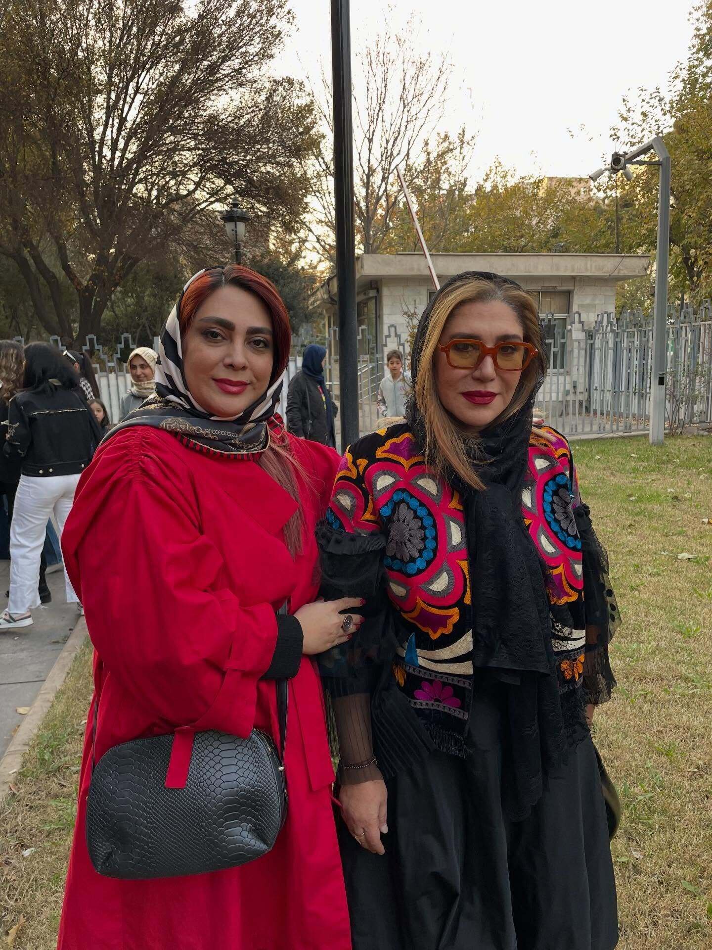 چهره ها/ استایل چشمگیر حمیرا ریاضی و نسیم ادبی در کنسرت بانوان