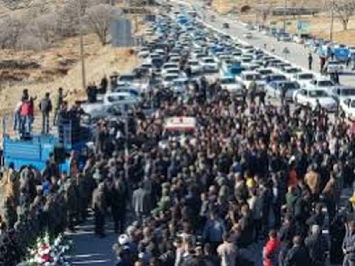 استقبال با شکوه مردم از پیکر مدافع وطن شهید رحیم مجیدی مهر + فیلم