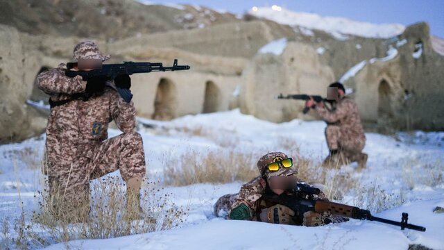 آمادگی رزمی تکتیراندازان یگان فاتحین در کوهستانهای برفی آذربایجان شرقی