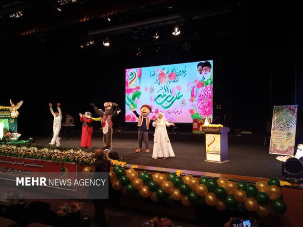 جشن میلاد علوی با حضور ۱۵۰۰ نفر از ایتام تهرانی برگزار شد