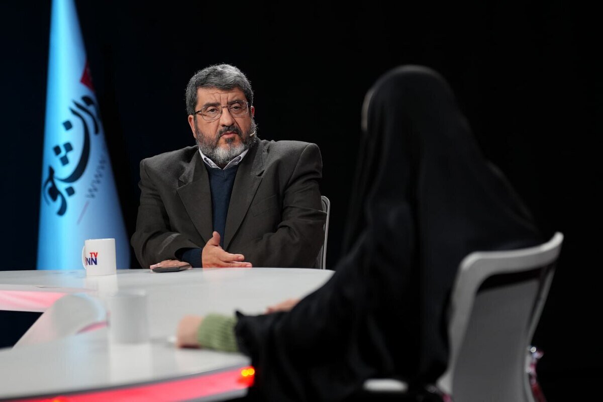فواد ایزدی: برخی سیاسیون ما به خاطر مذاکره غش میکنند!/ هدف اصلی آمریکا، تجزیه ایران است؛ نه مذاکره و توافق + فیلم
