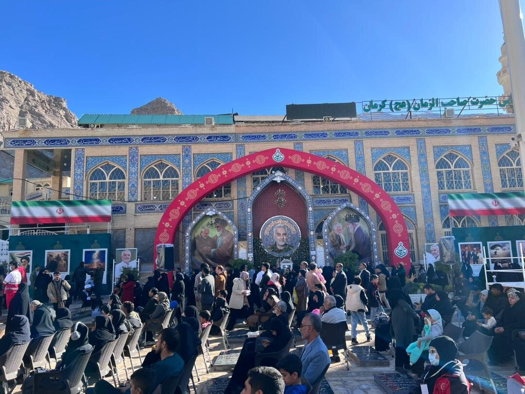 روایت تصویری حضور با شکوه مردم در اولین روز از هفته مقاومت در کرمان / حضور غیرتمندانه عاشقان حاج قاسم در دیار کریمان