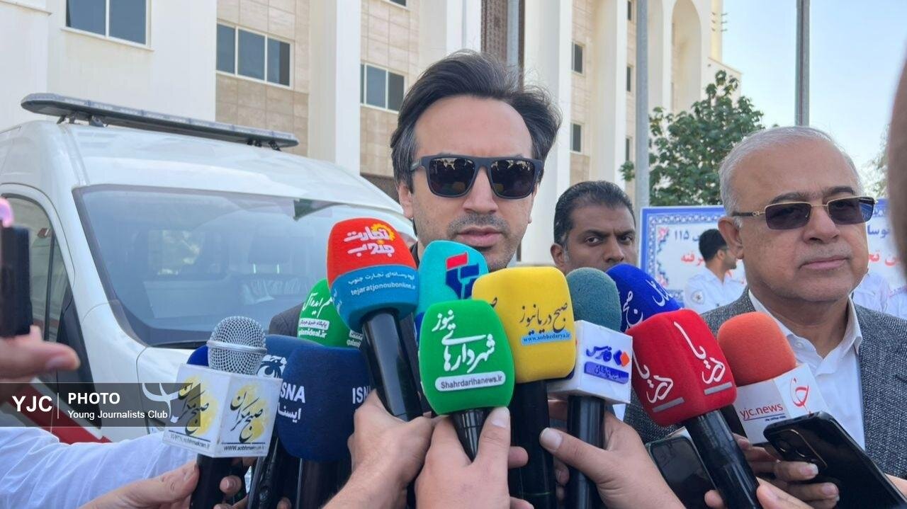 تحویل آمبولانسهای جدید گامی در مسیر عدالت درمانی در هرمزگان