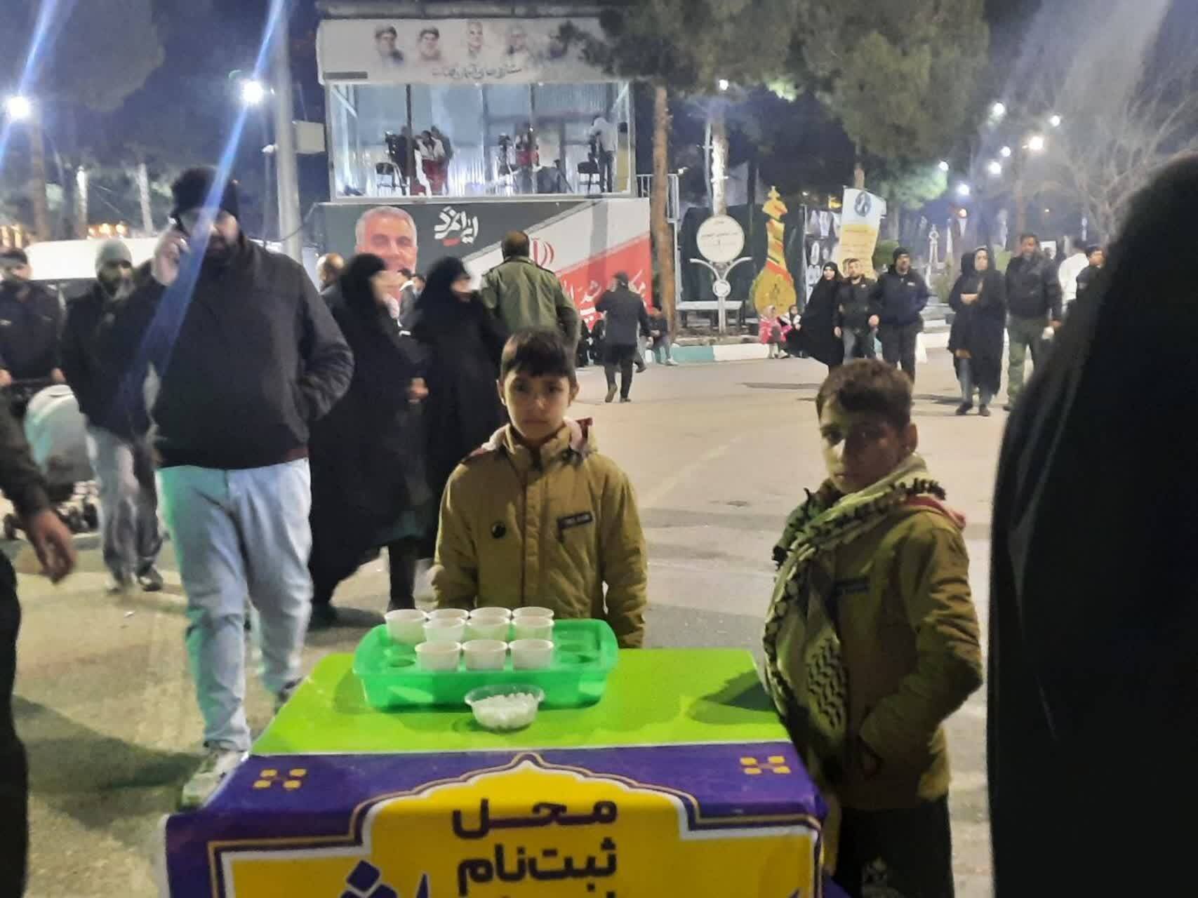 کرمان، تمامقد برای حاج قاسم/ میزبانیِ بیش از ۱۶ هزار زائر با هزاران خدمت مردمی