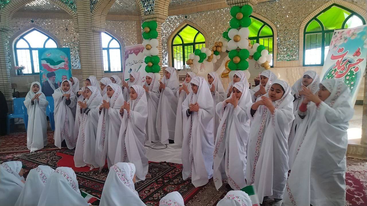 جشن تکلیف ۱۰۶ دانش آموز کلاس سومی در امامزاده سیدهاشم شهر انابد + عکس و فیلم