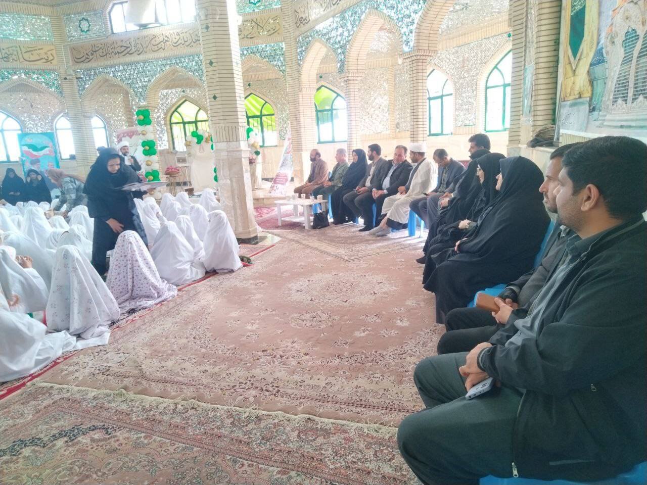 جشن تکلیف ۱۰۶ دانش آموز کلاس سومی در امامزاده سیدهاشم شهر انابد + عکس و فیلم