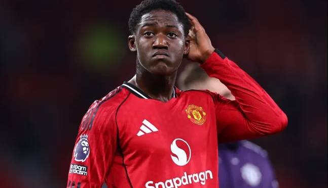 اسطوره یونایتد ستاره ناراضی را در این تیم نگه داشت!